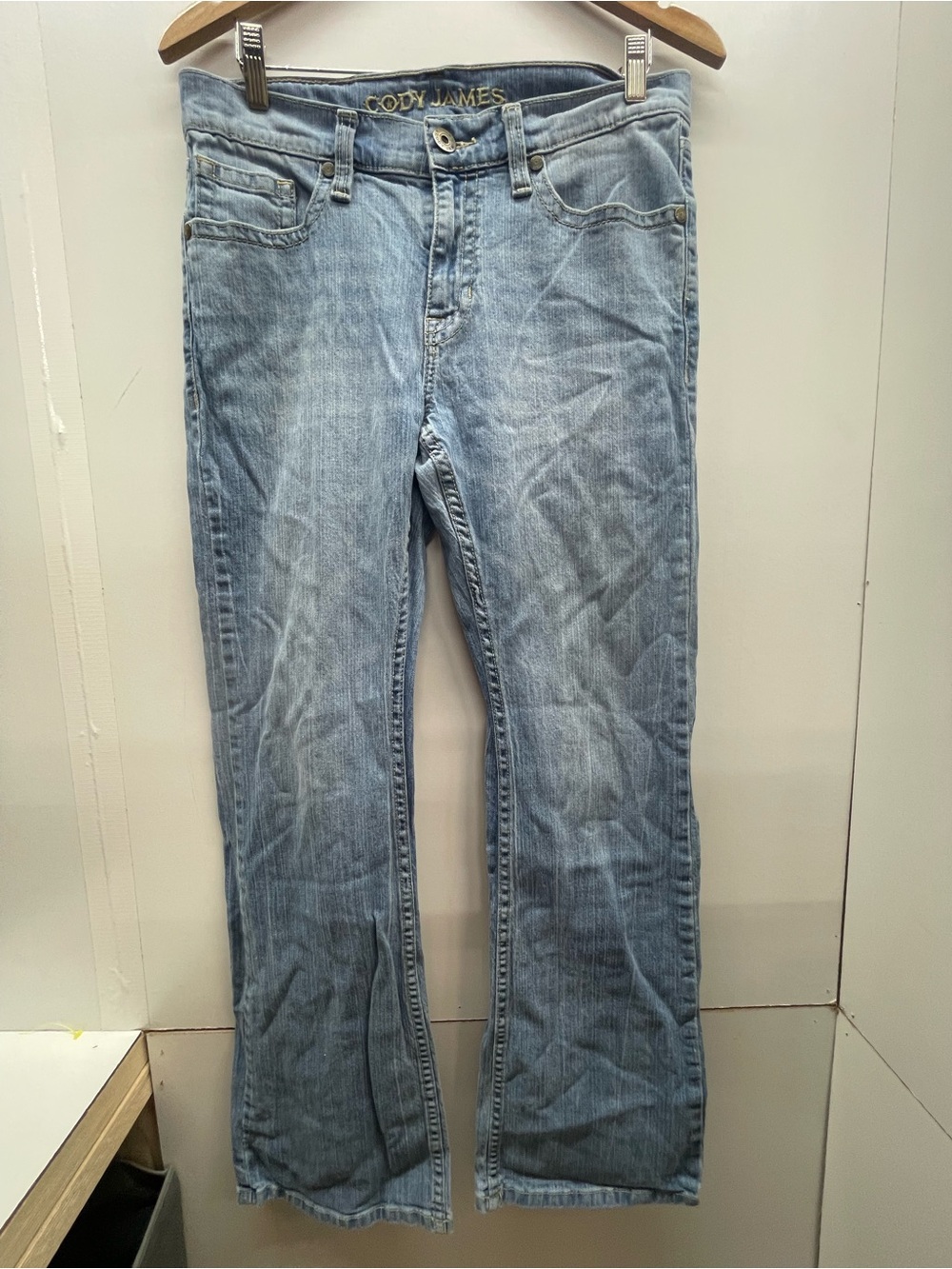 Cody James Men’s Light Wash Bootcut Jeans‎